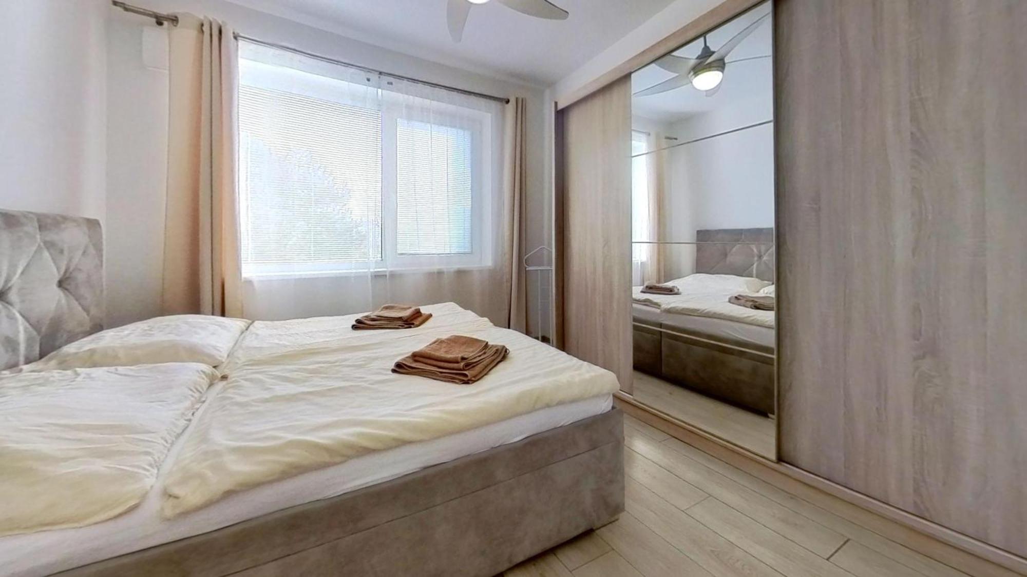 Air-Conditioned 2 Room Apartment, With Terrace, Rovinka, 302 Exterior foto